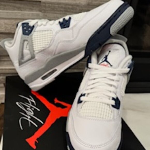 Air Jordan 4 Retro GS "Midnight Navy". Size 7y